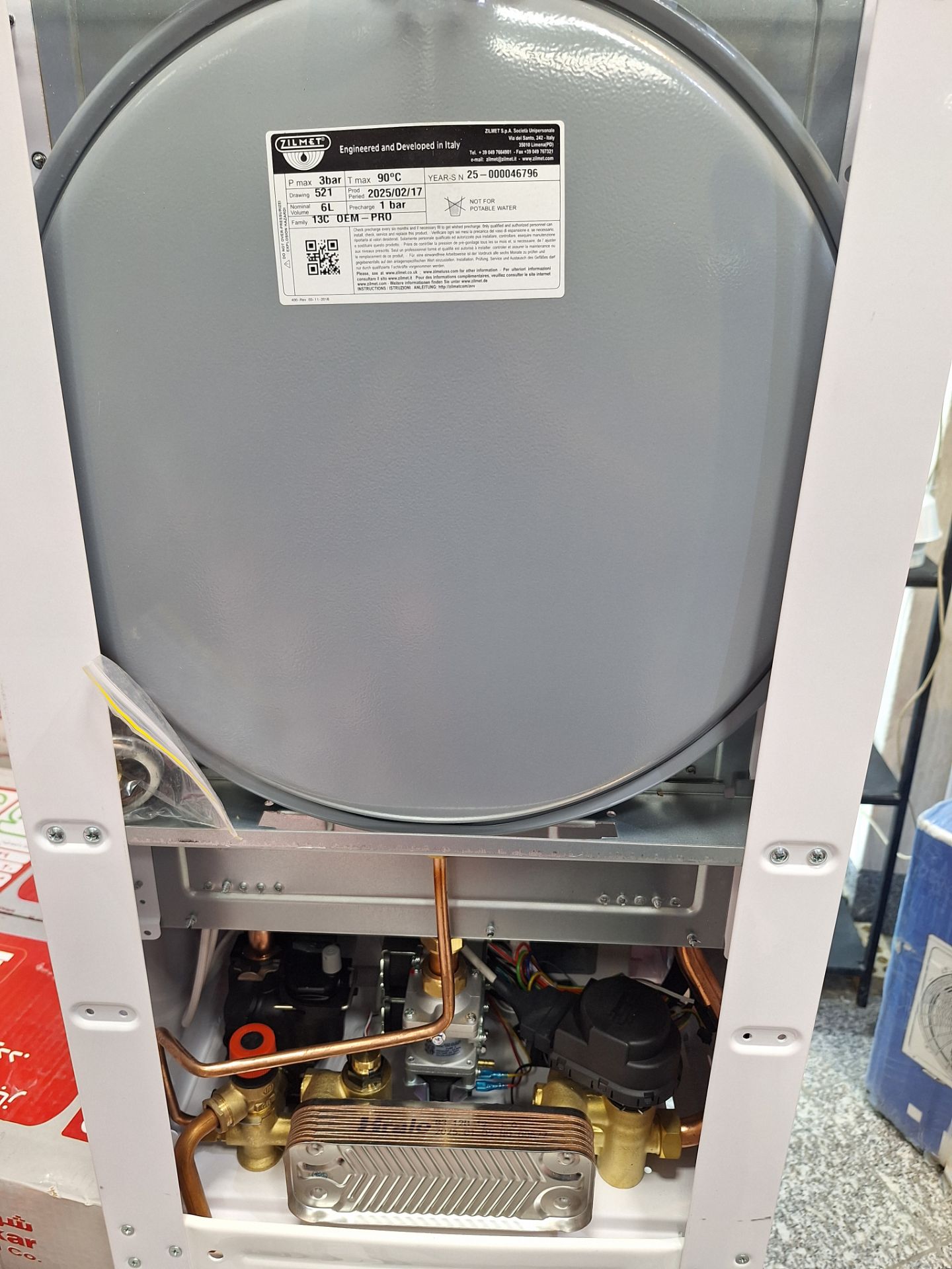 پکیج دیواری شوفاژکار مدل کانفیدنت ظرفیت ۵۰ هزار